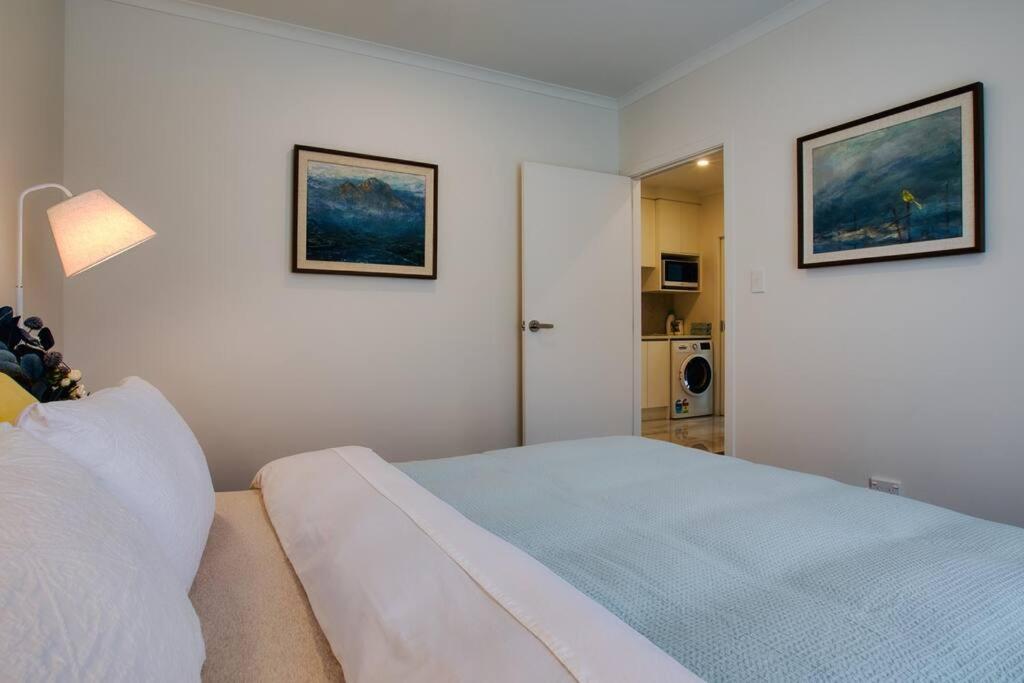Cozy Retreat On Serene Street Hamilton Esterno foto