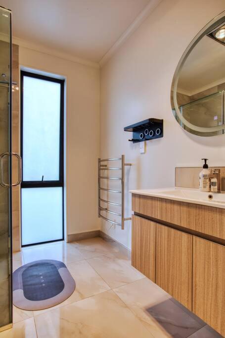 Cozy Retreat On Serene Street Hamilton Esterno foto