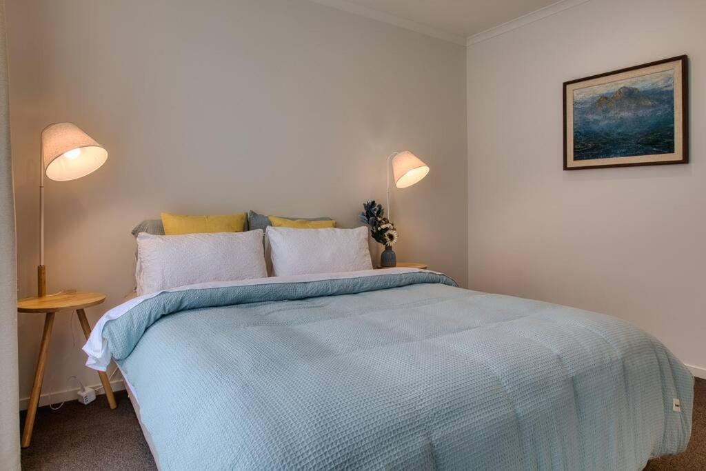 Cozy Retreat On Serene Street Hamilton Esterno foto