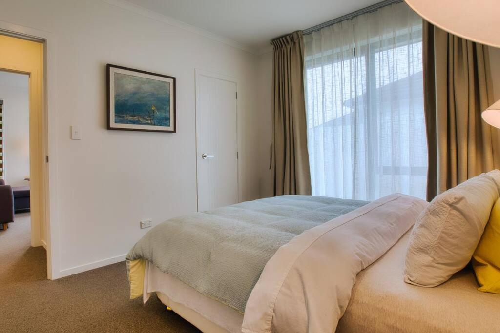 Cozy Retreat On Serene Street Hamilton Esterno foto