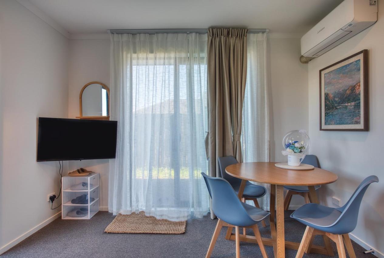 Cozy Retreat On Serene Street Hamilton Esterno foto